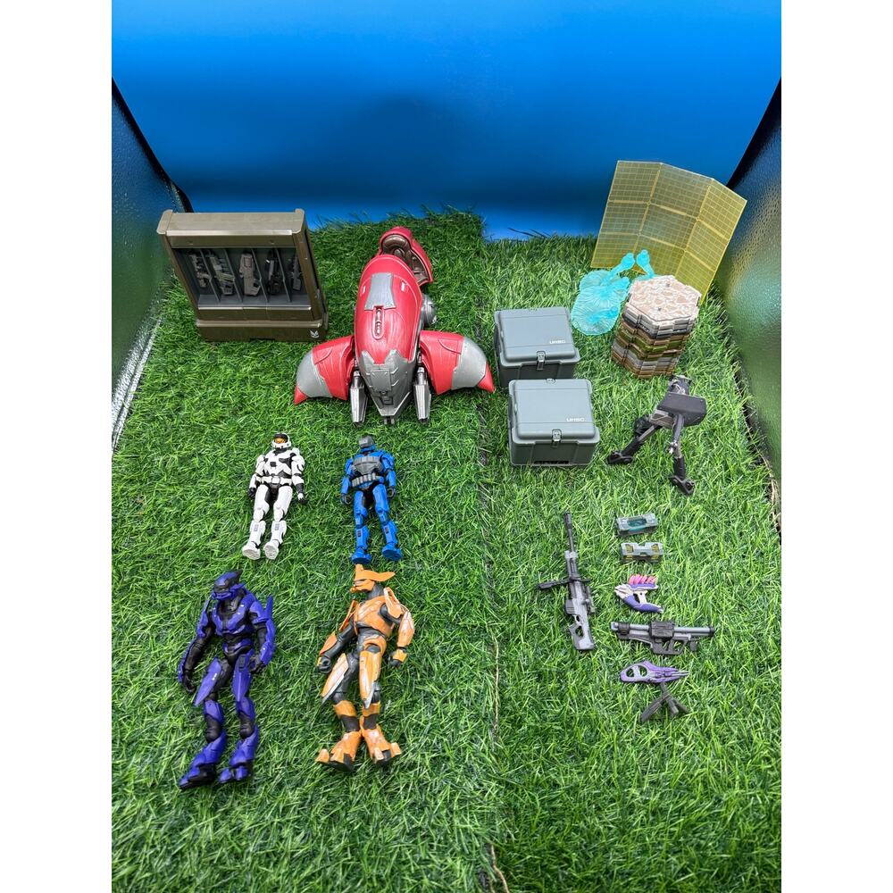 Lot of World of Halo Figures & Accessories – Halo Infinite 1:18 Scale